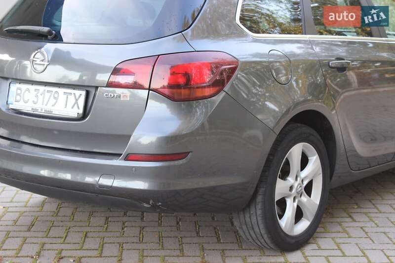 Opel Astra 2011