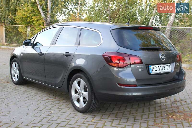 Opel Astra 2011