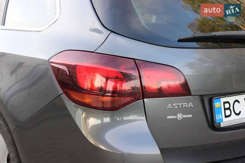 Opel Astra 2011