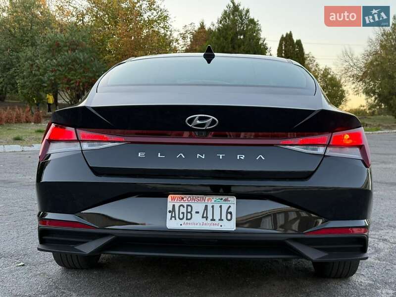 Hyundai Elantra 2023