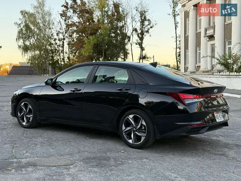 Hyundai Elantra 2023