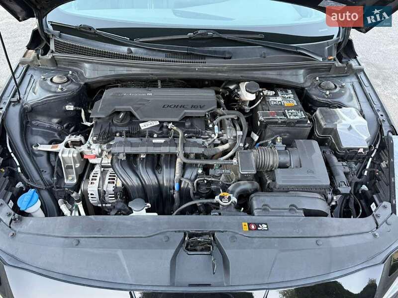 Hyundai Elantra 2023