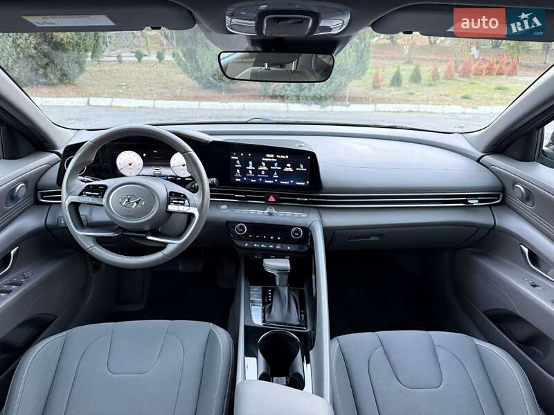 Hyundai Elantra 2023