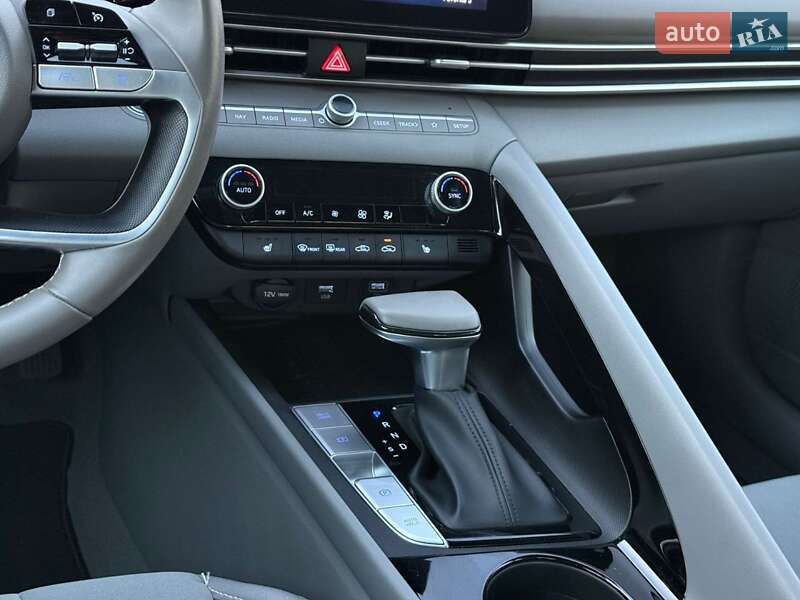 Hyundai Elantra 2023