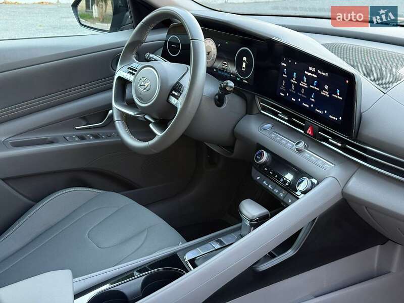 Hyundai Elantra 2023