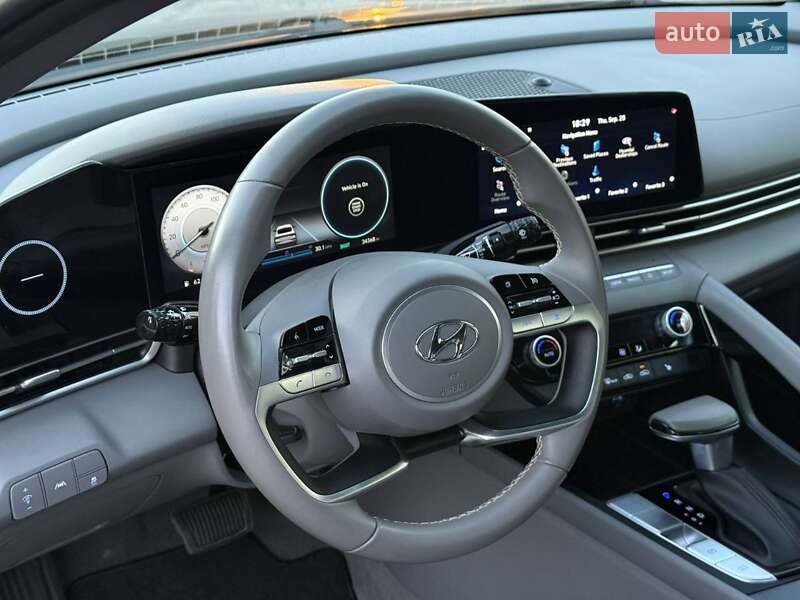 Hyundai Elantra 2023