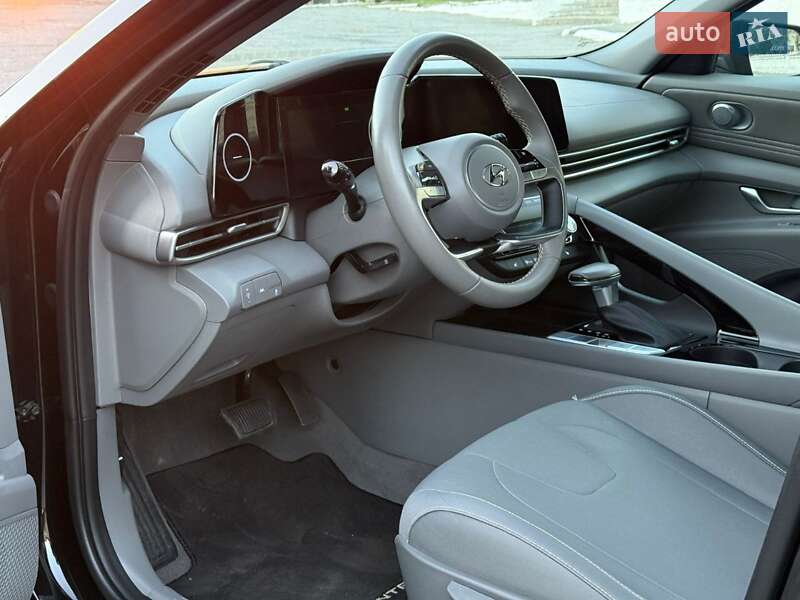 Hyundai Elantra 2023