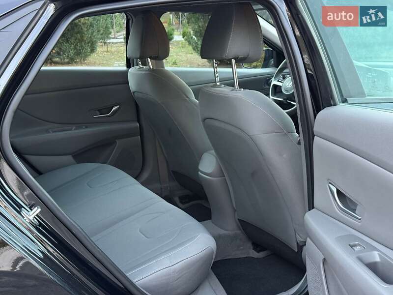 Hyundai Elantra 2023