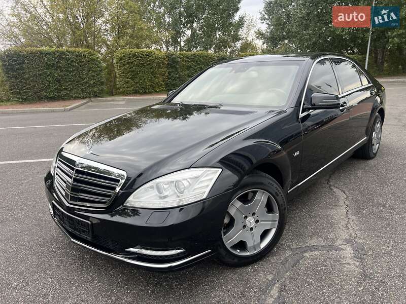 Mercedes-Benz-8