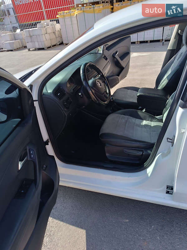 Volkswagen Polo 2016