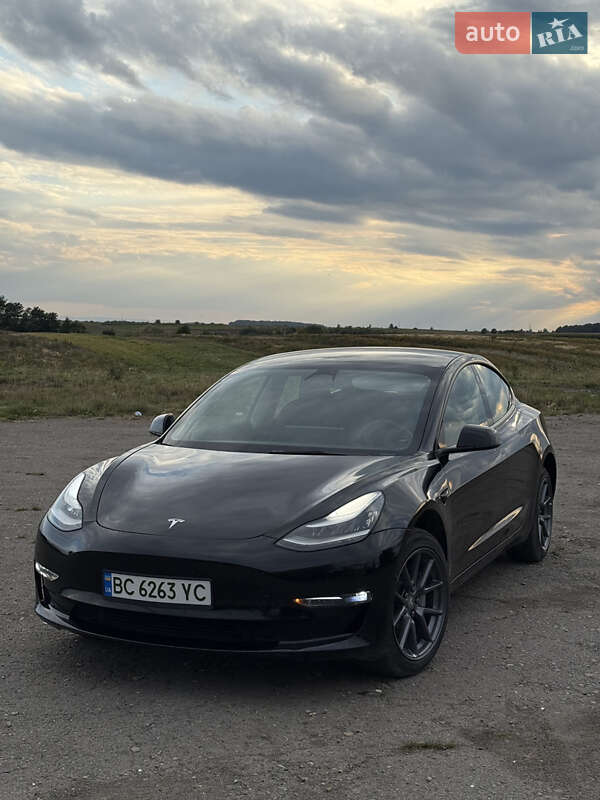 Tesla Model 3 2022