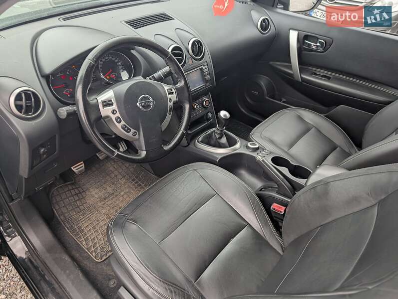 Nissan Qashqai+2 2010