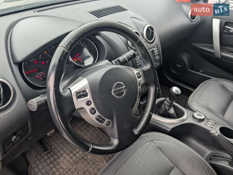 Nissan Qashqai+2 2010