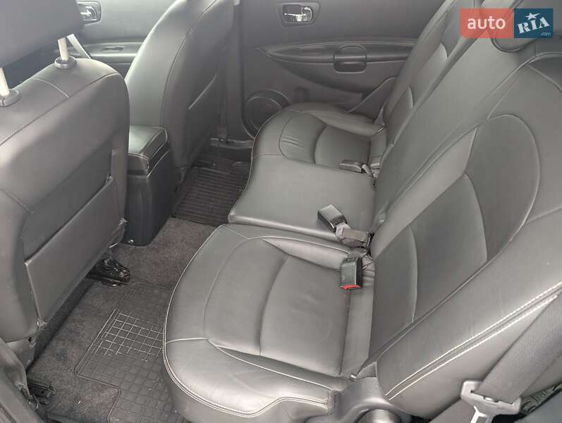 Nissan Qashqai+2 2010