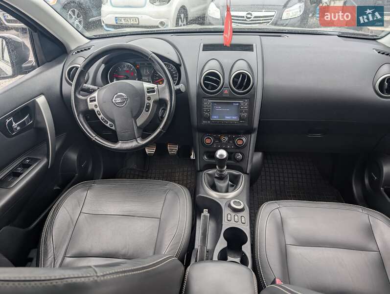 Nissan Qashqai+2 2010