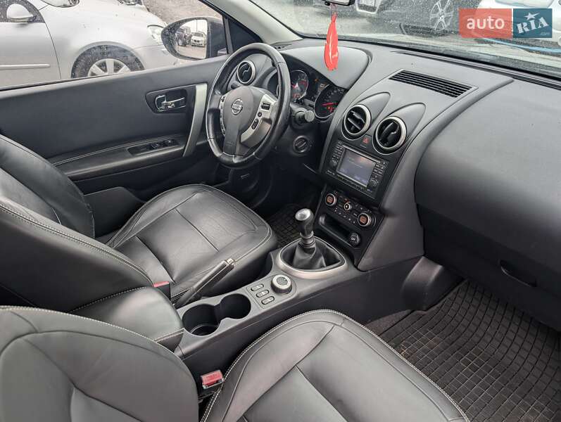 Nissan Qashqai+2 2010