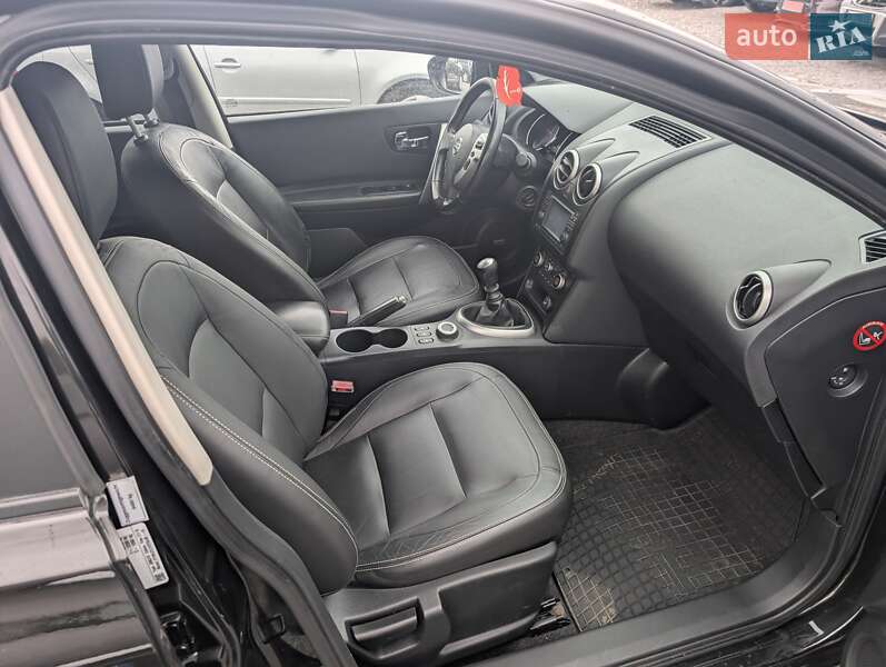 Nissan Qashqai+2 2010