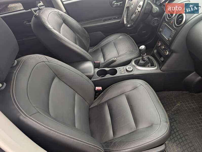 Nissan Qashqai+2 2010