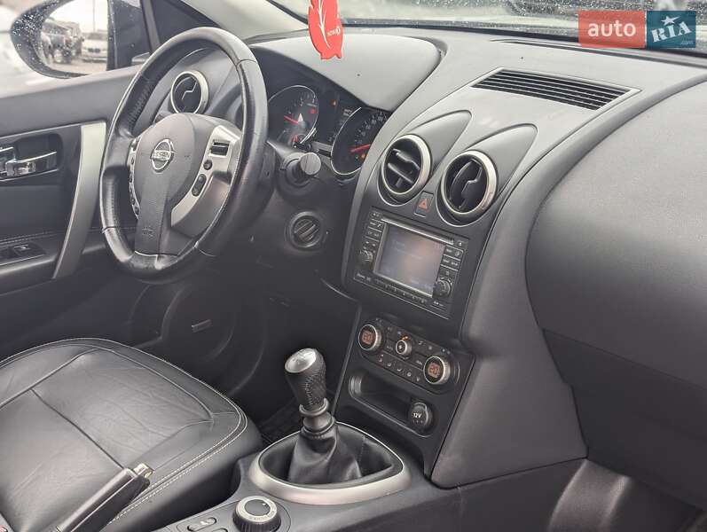 Nissan Qashqai+2 2010