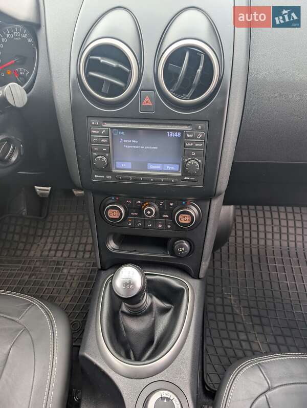 Nissan Qashqai+2 2010