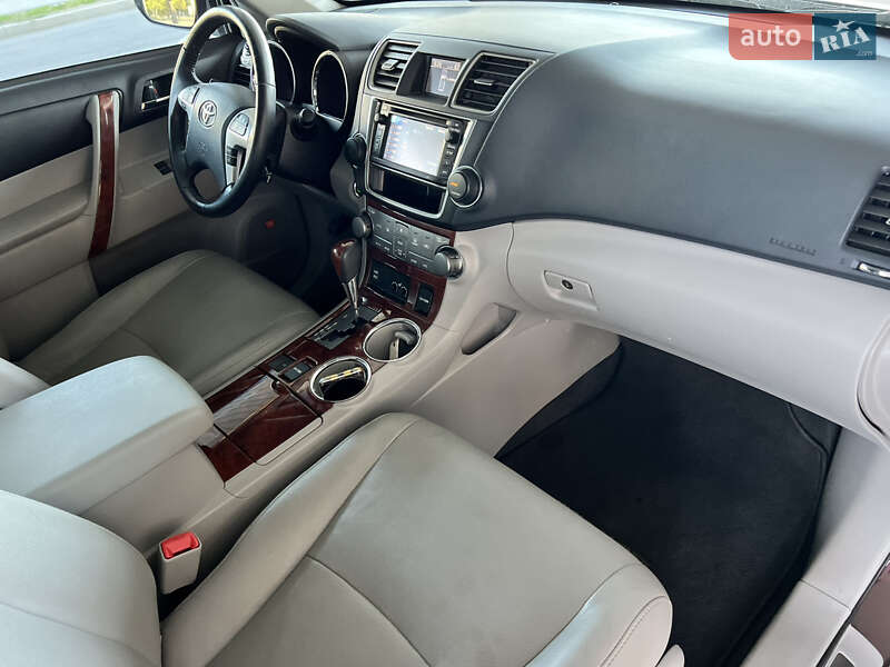 Toyota Highlander 2013