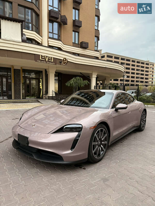 Porsche Taycan 2021
