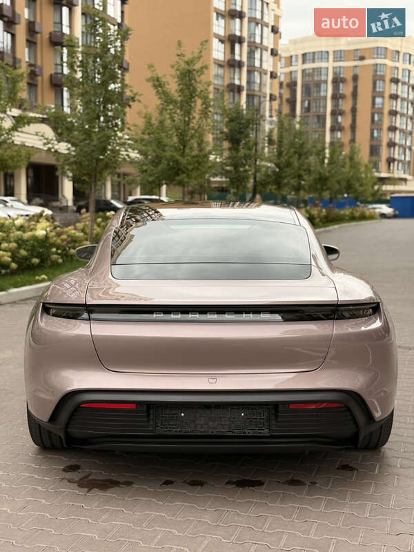 Porsche Taycan 2021