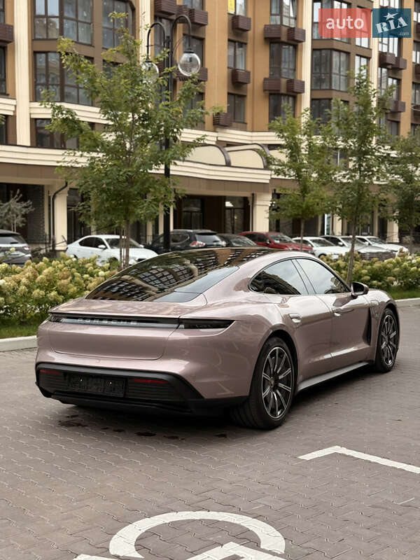 Porsche Taycan 2021