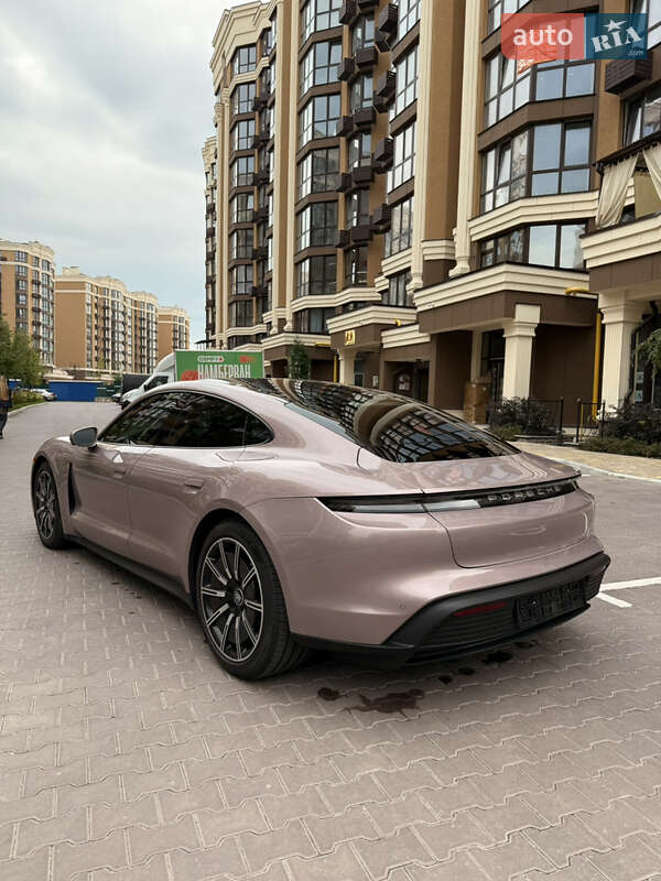 Porsche Taycan 2021