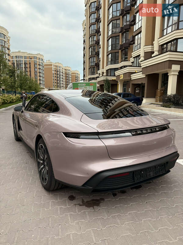 Porsche Taycan 2021