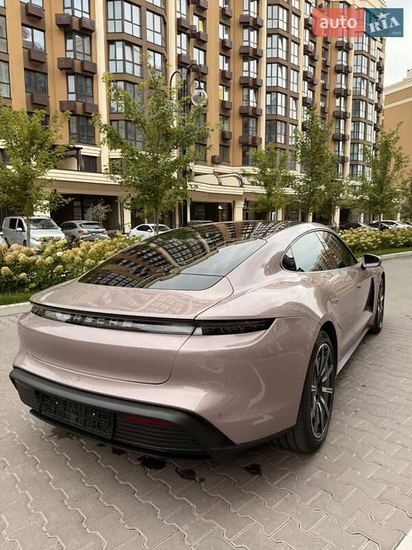 Porsche Taycan 2021