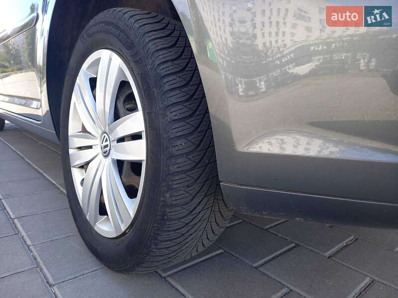 Volkswagen Touran 2011