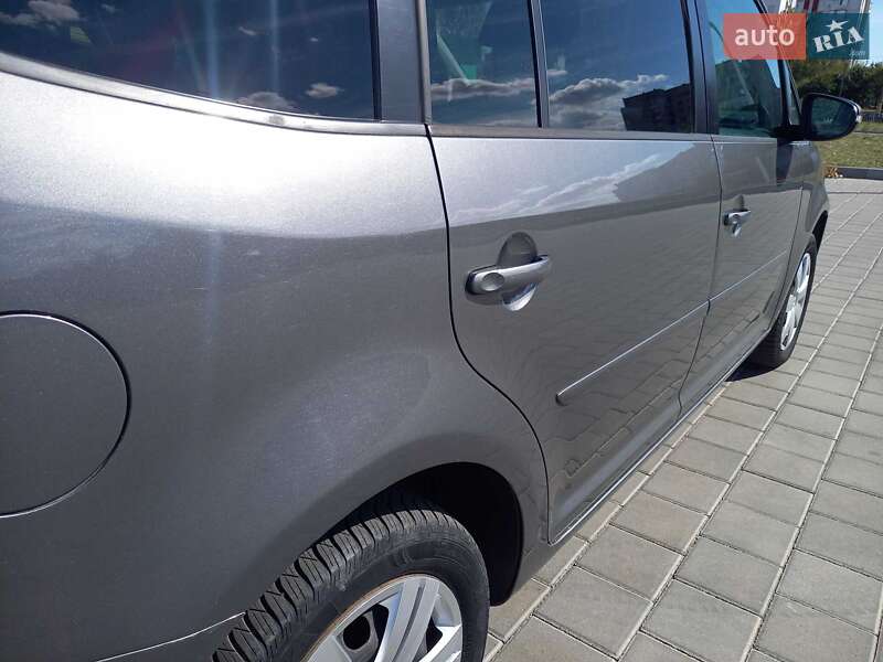 Volkswagen Touran 2011