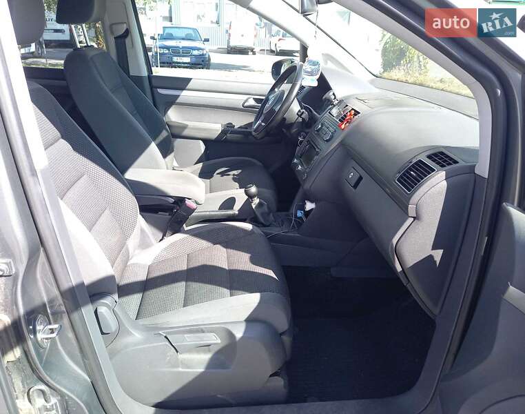 Volkswagen Touran 2011