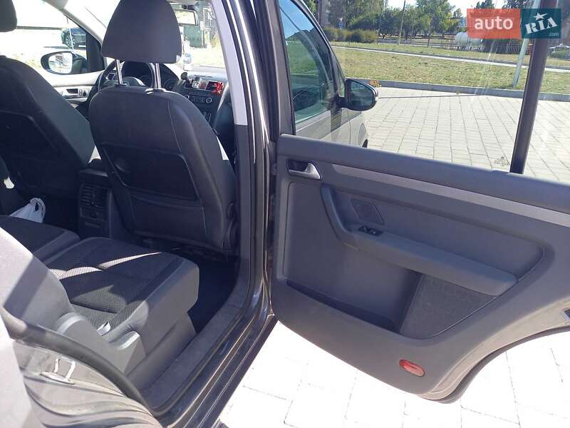 Volkswagen Touran 2011