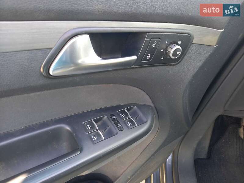 Volkswagen Touran 2011