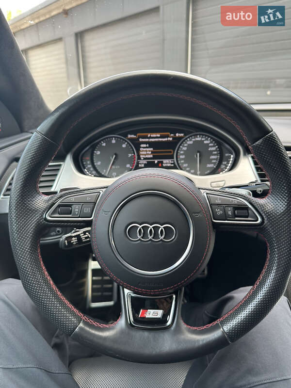 Audi-0