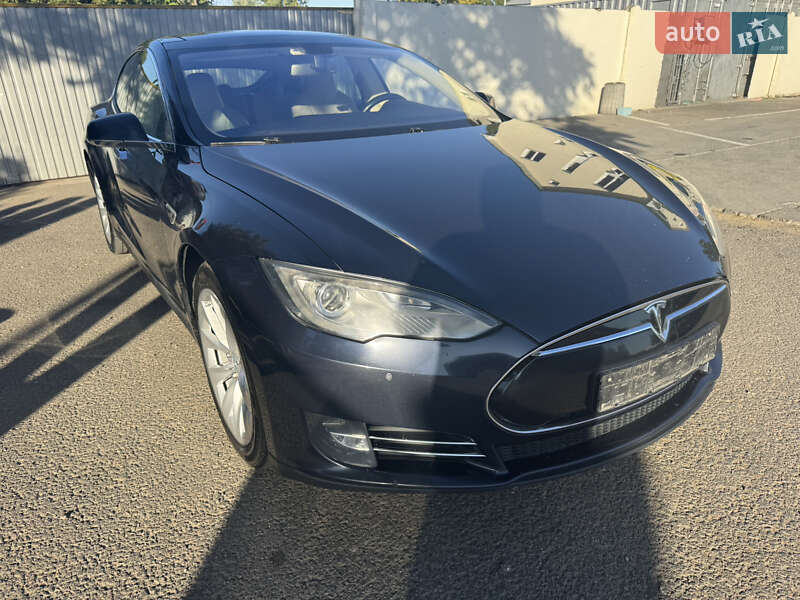 Tesla Model S 2013