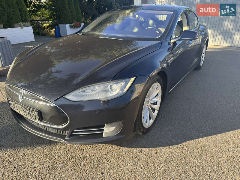 Tesla Model S 2013