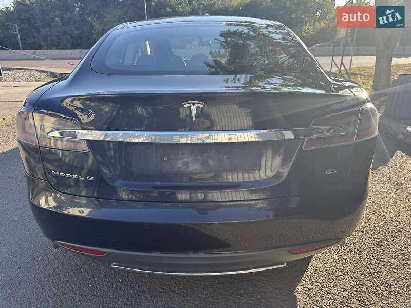 Tesla Model S 2013