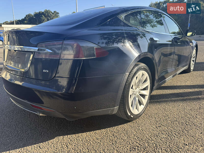Tesla Model S 2013