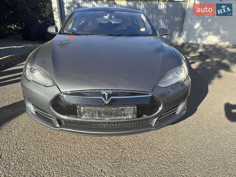 Tesla Model S 2014
