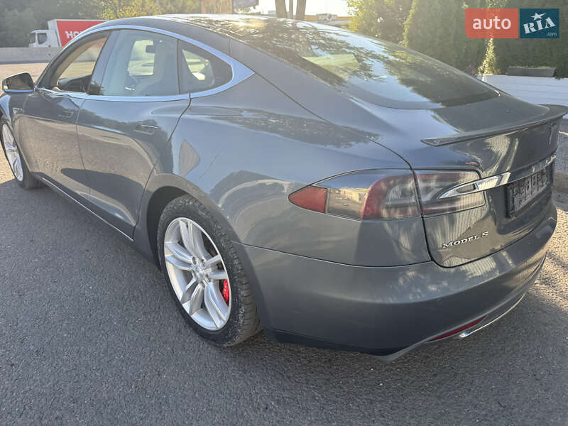 Tesla Model S 2014