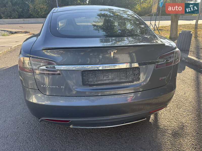 Tesla Model S 2014