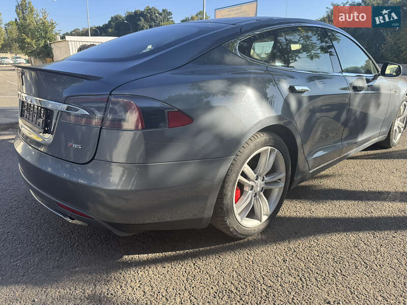 Tesla Model S 2014