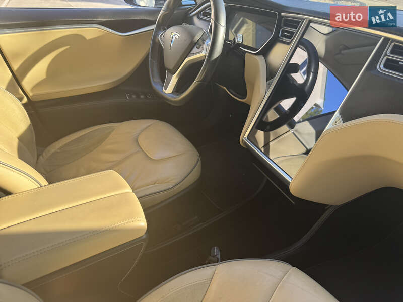 Tesla Model S 2014