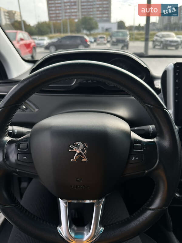 Peugeot 208 2015