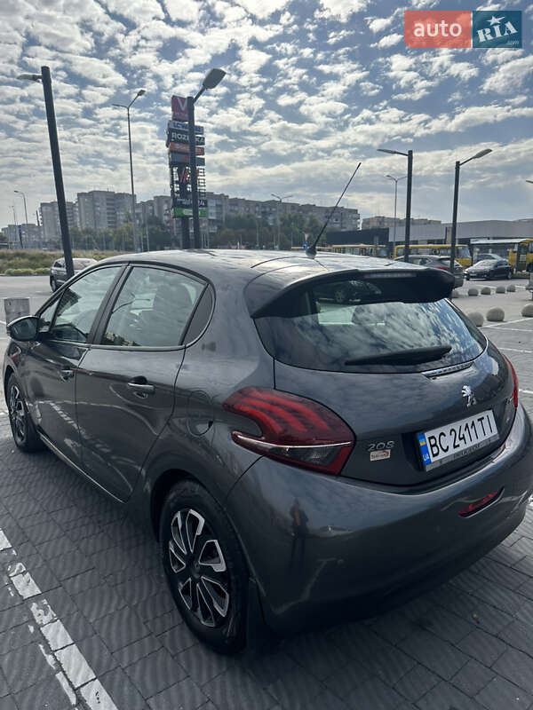 Peugeot 208 2015