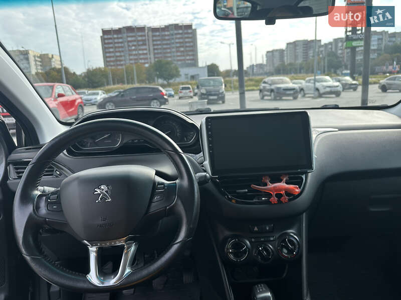 Peugeot 208 2015