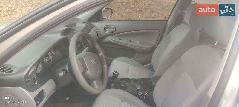 Nissan Almera 2010